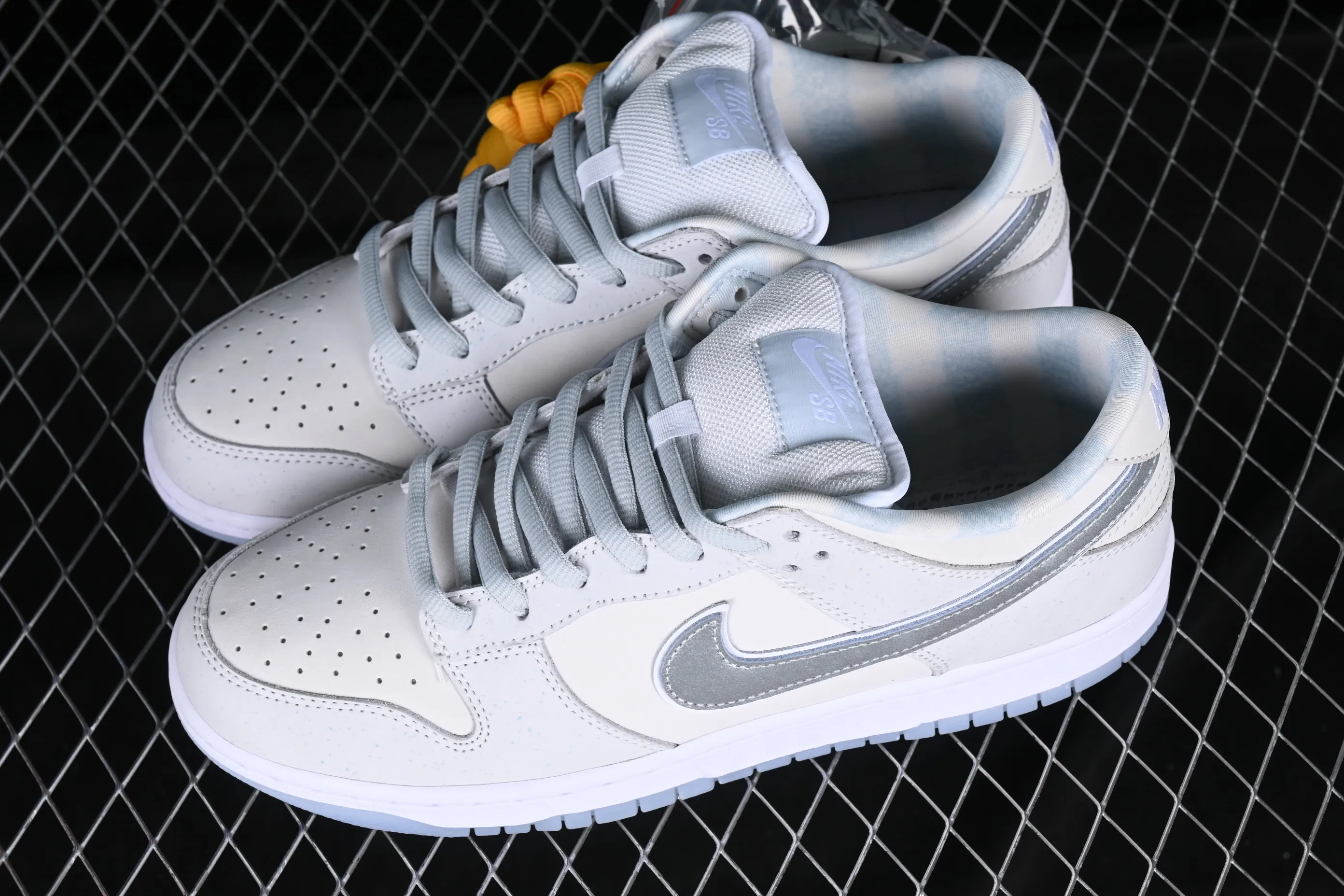 All categories Nk SB Dunk series Nk SB Dunk Low low-top sneakers M version pure original Concepts x Nk Dunk Low Pro SB "White lobster" full head layer white lobster SB low-top sports and leisure sneakers FD8776-100
